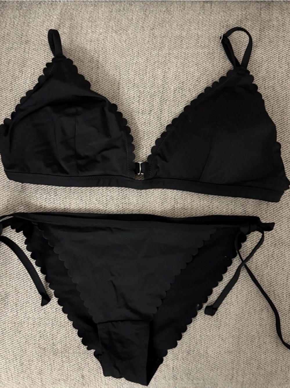 ✨NWOT✨ H&M Black Scalloped Bikini
